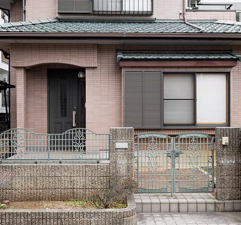 The Most Trusted Company to Sell Damaged House in Merrick